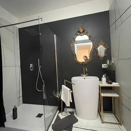 Decoluxe Martiniana Apartment Turin